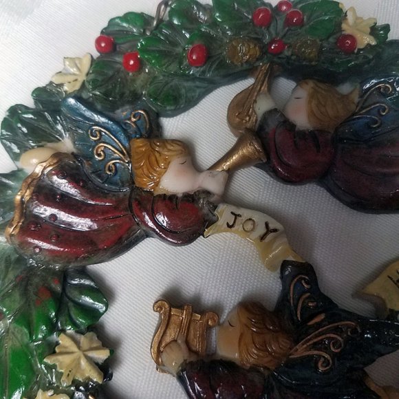 Singing Angels Christmas Wreath Decor Wall Art Ornament - Picture 3 of 11